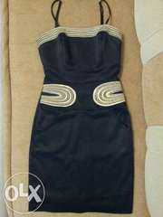 Чорне, облягаюче плаття